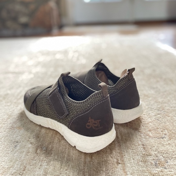 NWOB OTBT Vicky in Mint, multiple sizes - Picture 3 of 6